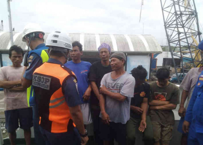 Kapal Tenggelam, 10 Nelayan Tangerang Banten Selamat Tiba di Pelabuhan Tanjungpandan