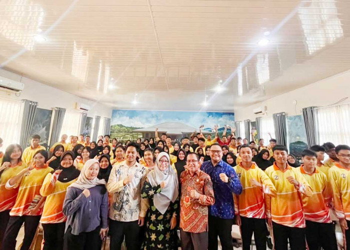 Reses DPD RI di SMAN 1 Manggar, Darmansyah Husein Motivasi Siswa Berani Raih Mimpi Besar