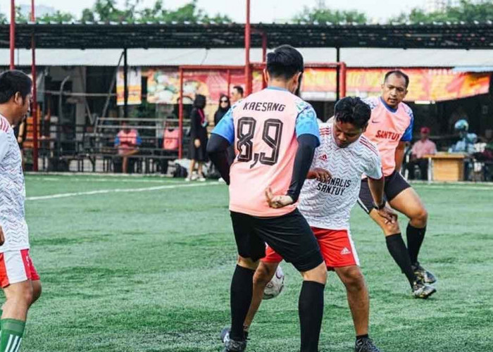 Kaesang Pangarep Rayakan Hari Pers Nasional Dengan Main Bola Lawan Jurnalis
