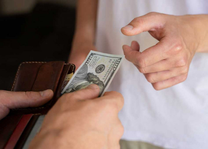 Mau Pinjam Uang ke Teman? Ini Tips Aman dan Etika yang Wajib Dipahami