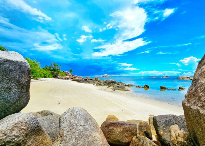 Liburan Tahun Baru 2025: 7 Pantai Terindah di Belitung yang Wajib Dikunjungi