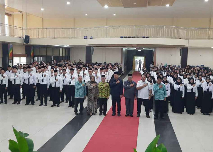 171 CPNS Belitung Timur Formasi 2024 Terima SK, Bupati Tekankan Nilai BERAKHLAK dalam Pengabdian