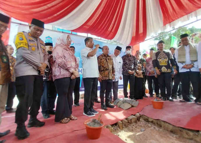 KSP Moeldoko Hadiri HUT ke-265 Kota Pangkalpinang, Lakukan Peletakan Batu Pertama Masjid Kubah Timah