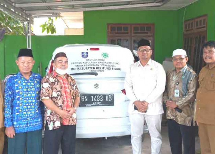 Beliadi Silaturahmi dan Serahkan Mobil Operasional ke MUI Kabupaten Beltim