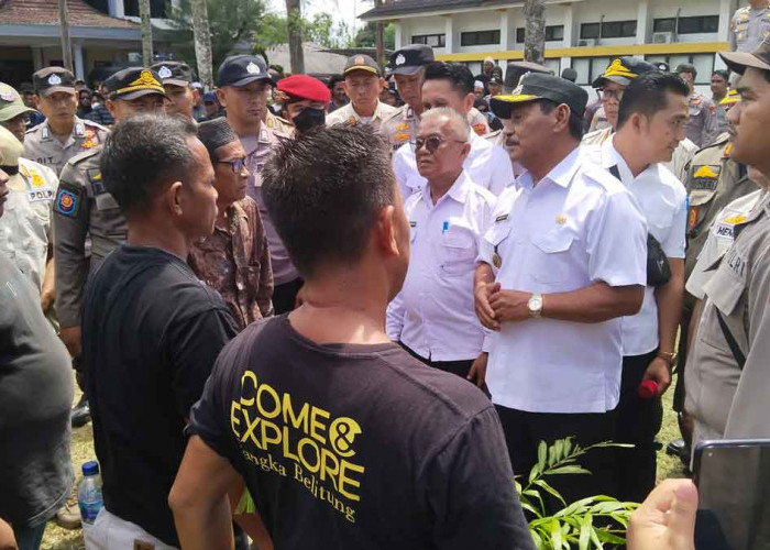 Demo di Kantor Belitung, Warga Membalong Tuntut Penyelesaian Permasalahan dengan PT Foresta