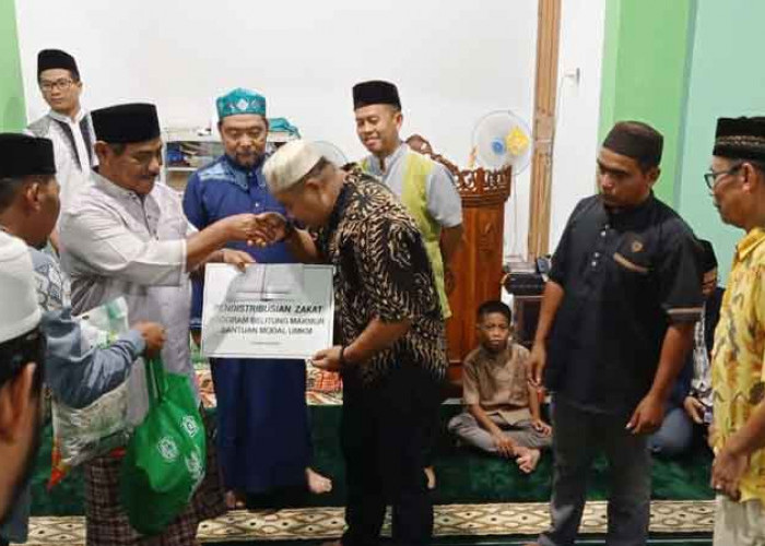 Dampingi Safari Ramadan Pemkab, Baznas Belitung Salurkan Zakat di Membalong
