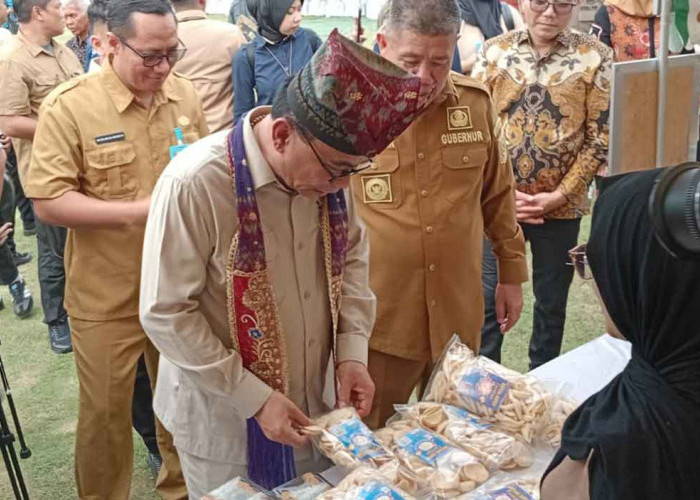 Menteri Koperasi Puji Kerupuk Khas Bangka, Budi Arie: Terenak di Dunia