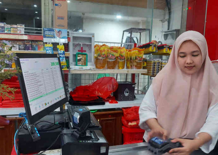 Emak-emak Serbu, Belanja di BTK Mart Belitung Gratis 2 Liter Minyak Goreng