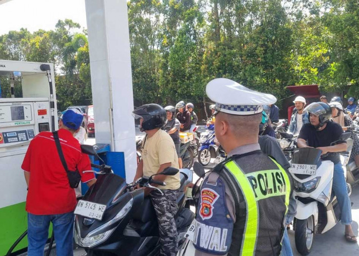 Satlantas Polres Belitung Perketat Pengamanan di SPBU Air Merbau, Arus Lalu Lintas Tetap Lancar
