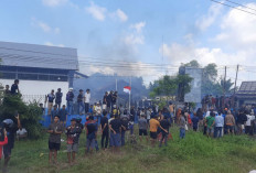 Demo Penambang Beltim Memanas, Massa Lempari Gudang PT Timah dan Bakar Ban