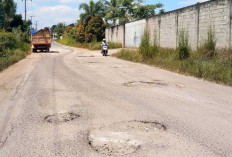 Jalan Aik Bulo Belitung Rusak Bertahun-tahun, Warga Pertanyakan Kapan Diperbaiki