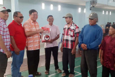 Anggaran Terbatas, Bupati Beltim Tetap Bantu Nelayan dan Warga Kurang Mampu